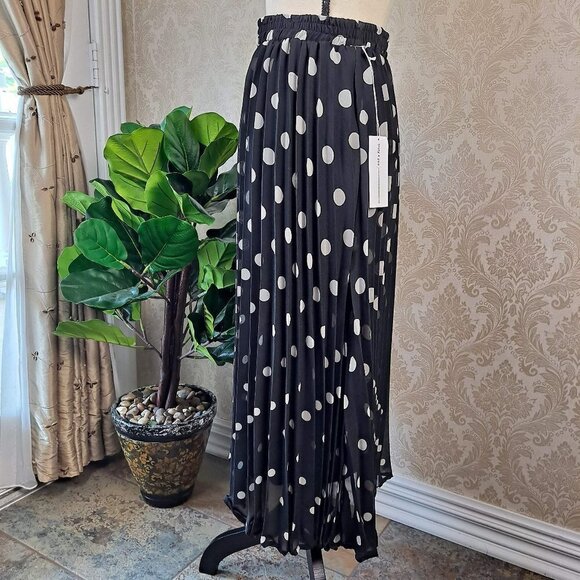 Truly 4 You Size Medium Black Pleated White Polka Dot Skirt Elastic Waist NWT - Picture 4 of 9